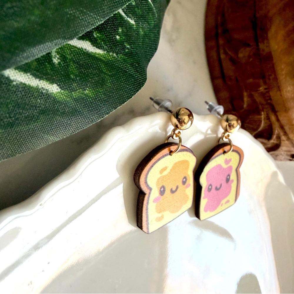 2/$30🌵 Peanut Butter & Jelly Sandwich Earrings Acrylic Bread Slices Gift NEW - Picture 4 of 7